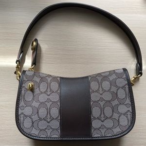 COACH Swinger Bag In Signature Jacquard